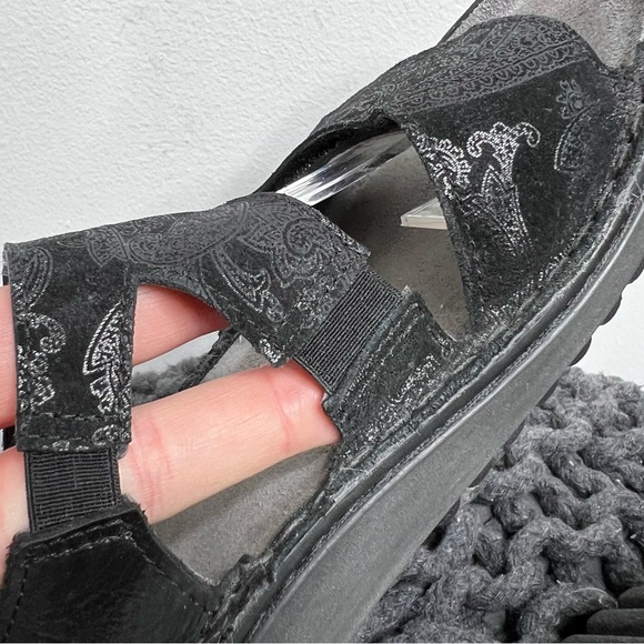 NAOT Enid Flat Sandal Black Lace Nubuck/Black Velvet Nubuck - Picture 9 of 13